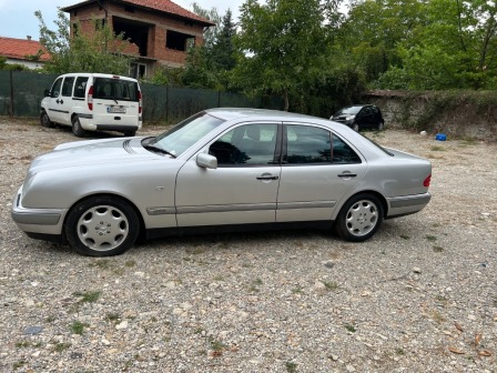 Mercedes-Benz E 200 E 200