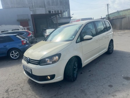 10,777
                    5,510.19                
                
                    BGN
                    EUR
                
            
                                                            
                    
                
                
                    
                        VW Touran 1.6 TDI                    
                
                
                
                                2011, Дизел, 345000 км.                
                
                                            Внос от германия,обслужен изцяло перфектно подържан два комплекта джанти,дв…