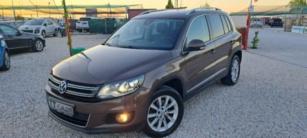 21,999
                    11,247.91                
                
                    BGN
                    EUR
                
            
                                                            
                    
                
                
                    
                        VW Tiguan 2.0 140/DSG/4X4                    
                
                
                
                                2011, Дизел, 206000 км.                
                
                                            Автомобила е нов внос от Франция. 2.0 TDI 140 коня, 4х4, DSG, highline. Поч…