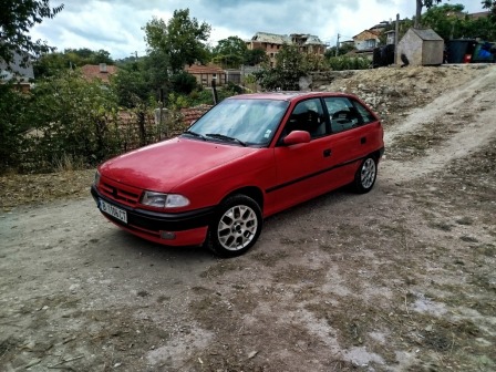 1,500
                    766.94                
                
                    BGN
                    EUR
                
            
                                                            
                    
                
                
                    
                        Opel Astra 1.6                    
                
                
                
                                1996, Бензин, 220000 км.                
                
                                            Добро състояние  Няма хоп троп вози много добре без ръжди  всичко платено п…