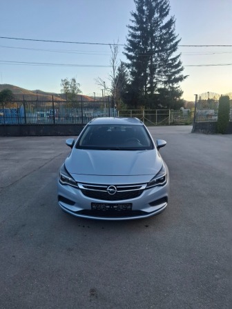 11,800
                    6,033.24                
                
                    BGN
                    EUR
                
            
                                                            
                    
                
                
                    
                        Opel Astra 1.6CDTI EVRO6                    
                
                
                
                                2017, Дизел, 209000 км.                
                
                                            Перфектно техническо и визуално състояние,Нов внос от Италия,съдействие за …
