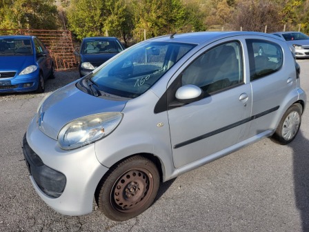 2,750
                    1,406.05                
                
                    BGN
                    EUR
                
            
                                                            
                    
                
                
                    
                        Citroen C1 1.0i                    
                
                
                
                                2006, Бензин, 160000 км.                
                
                                            Има външни забележки,технически е добре.