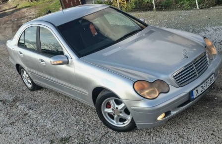 3,399
                    1,737.88                
                
                    BGN
                    EUR
                
            
                                                            
                    
                
                
                    
                        Mercedes-Benz C 220 2.2 CDI                    
                
                
                
                                2002, Дизел, 315000 км.                
                
                                            Регистран всичко платено
Автомат
Климатроник
Ел огледала
Ел стъкла
Ел …