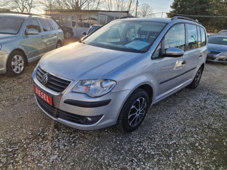 7,400
                    3,783.56                
                
                    BGN
                    EUR
                
            
                                                            
                    
                
                
                    
                        VW Touran 1.9TDi 105к.с.                    
                
                
                
                                2010, Дизел, 198699 км.                
                
                                            Нов внос Германия !
Перфектно състояние !
2-а ключа !
Всички екстри за м…
