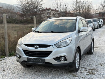 15,900
                    8,129.54                
                
                    BGN
                    EUR
                
            
                                                            
                    
                
                
                    
                        Hyundai ix35 2.0 ГАЗ 163 кс                    
                
                
                
                                2011, Бензин, 215000 км.                
                
                                            Автомобила е в отлично техническо и визуално състояние! Без забележки по дв…