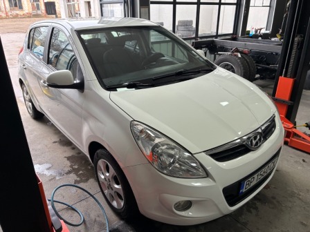 4,500
                    2,300.81                
                
                    BGN
                    EUR
                
            
                                                            
                    
                
                
                    
                        Hyundai i20 1.4                    
                
                
                
                                2012, Дизел, 189911 км.                
                
                                            I 20 2012Г. 1.4 Crdi 85к.с Перфектни зимни гуми , стегната ходова част! Сал…