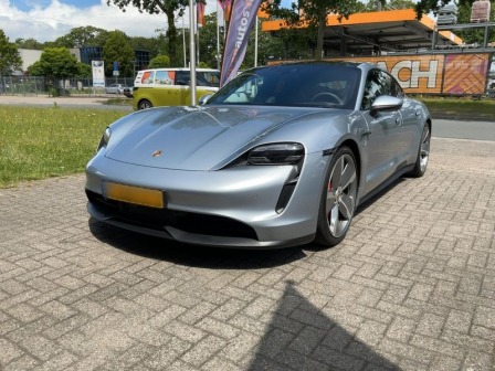 Porsche Taycan 4S