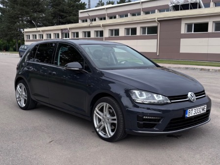VW Golf *R-LINE*