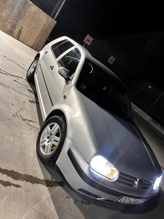 VW Golf 1.6i