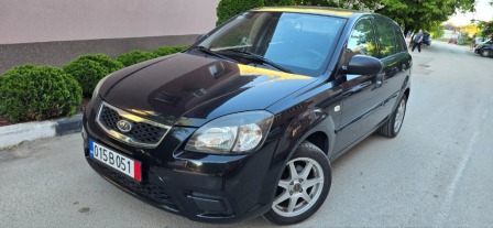 Kia Rio 1.4i,