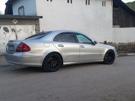 Mercedes-Benz E 270 2.7