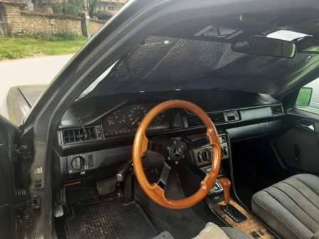 Mercedes-Benz 124
