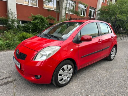 Toyota Yaris 1.3 бен Автомат