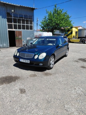 Mercedes-Benz E 240