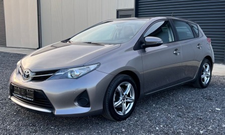 Toyota Auris 1.4D4D-90-6ск,