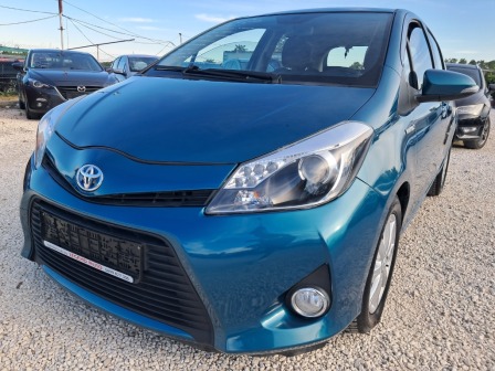 Toyota Yaris 1.5Хибрид
