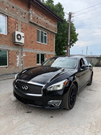 Infiniti Q70