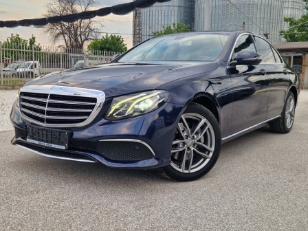 Mercedes-Benz E 220 4MATIC-Premium