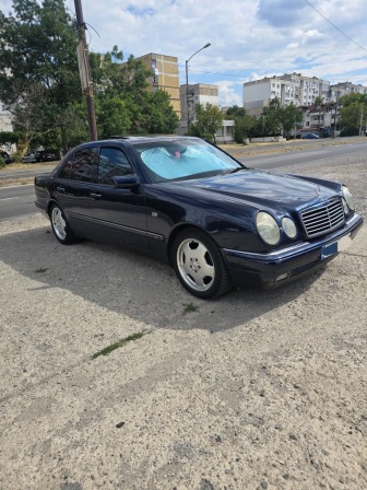 Mercedes-Benz E 200 E200