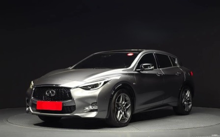 Infiniti Q30 2.0t SPORT