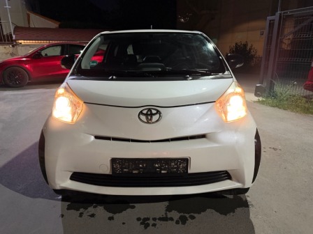 Toyota IQ 1.0