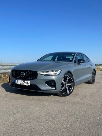 Volvo S60 UltimateDarkAWD