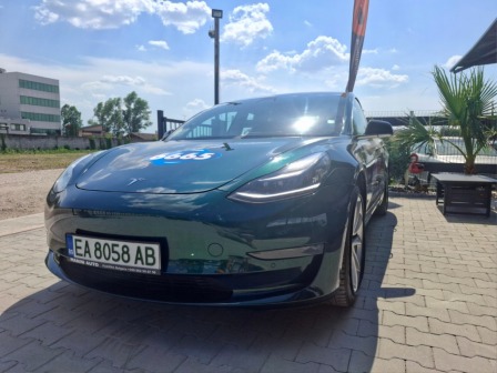Tesla Model 3 AWD taxi