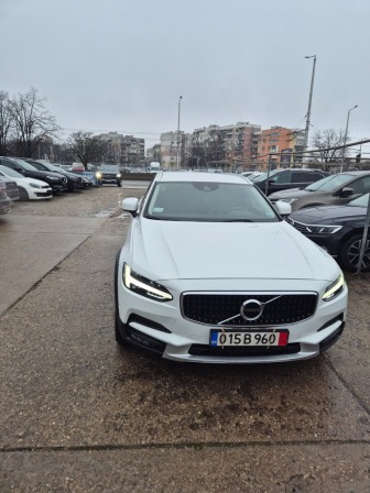 Volvo V90 Крос Кънтри