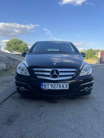 Mercedes-Benz B 180