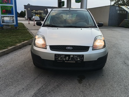Ford Fiesta 1.3 бензин 75к