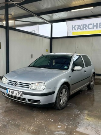 VW Golf 1.6sr