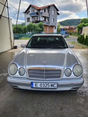 Mercedes-Benz E 240