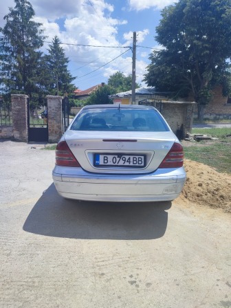 Mercedes-Benz 220