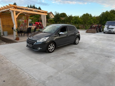 Peugeot 208 1.2 панорама