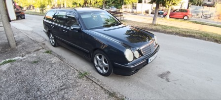 Mercedes-Benz E 270 2.7