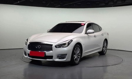 Infiniti Q70