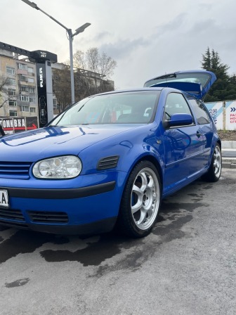 VW Golf 1.6sr