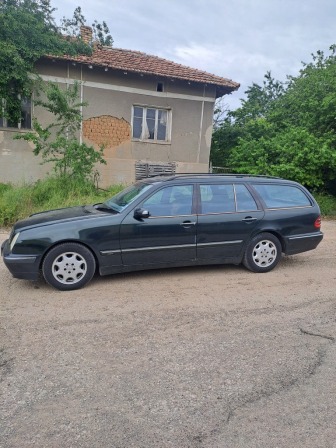 Mercedes-Benz E 220