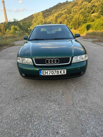 Audi A4 1,6 инжекцион