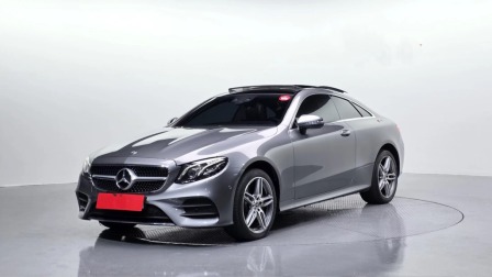 Mercedes-Benz E 220 AMG LINE
