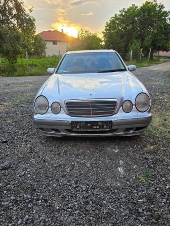 Mercedes-Benz E 220 2.2