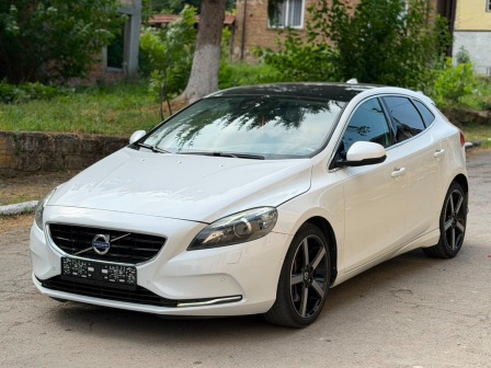 Volvo V40 R design