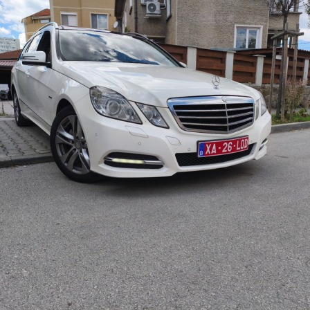 Mercedes-Benz E 200 2.2Cdi blue