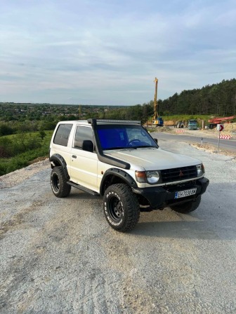 Mitsubishi Pajero 2.5