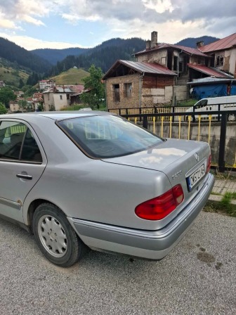 Mercedes-Benz E 200