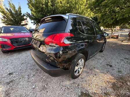 Peugeot 2008 1.6i/Auto/Allur