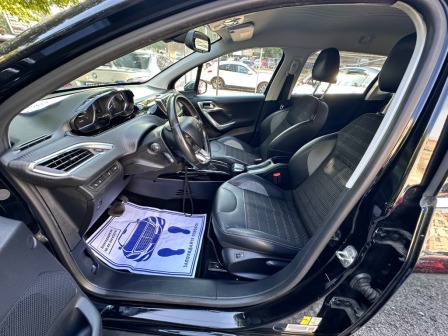 Peugeot 2008 1.6i/Auto/Allur