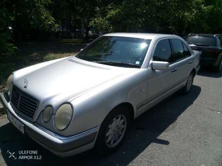 Mercedes-Benz E 200