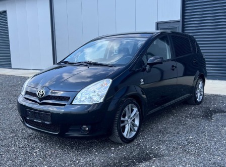 Toyota Corolla Verso 2.2 177КС//