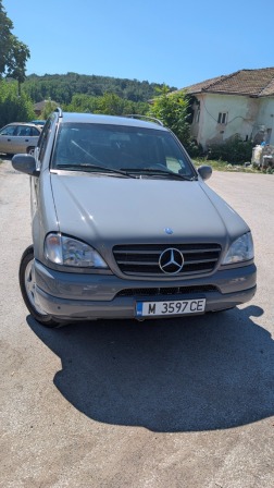 Mercedes-Benz ML 270 2.7 163